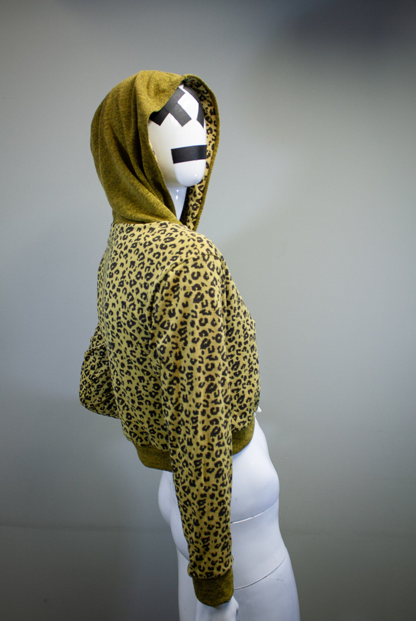 LEOPARD CUSTARD & OLIVE - CROPPED PULLOVER HOODIE