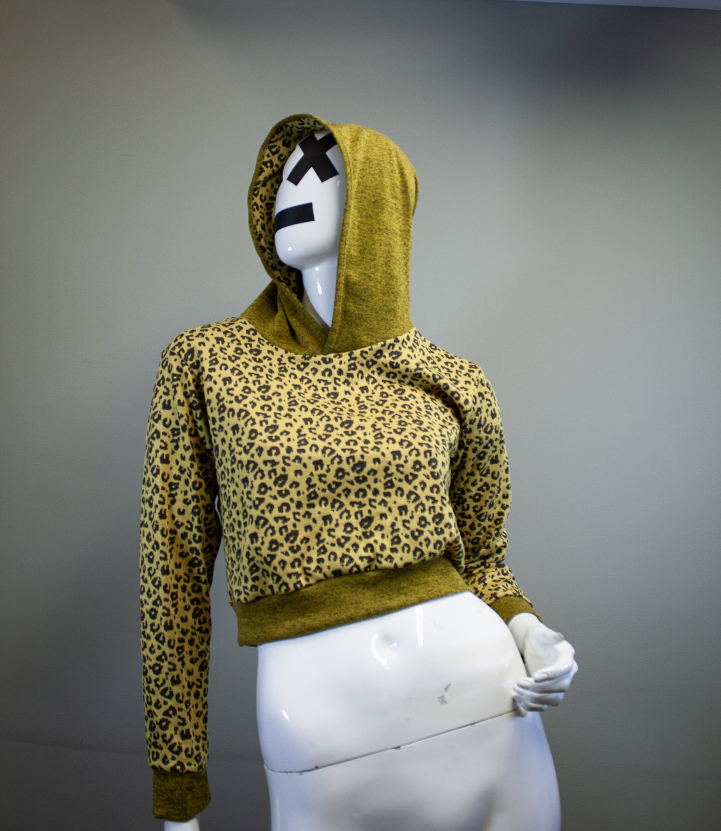 LEOPARD CUSTARD & OLIVE - CROPPED PULLOVER HOODIE