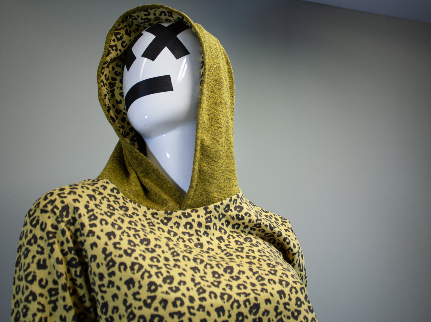 LEOPARD CUSTARD & OLIVE - CROPPED PULLOVER HOODIE