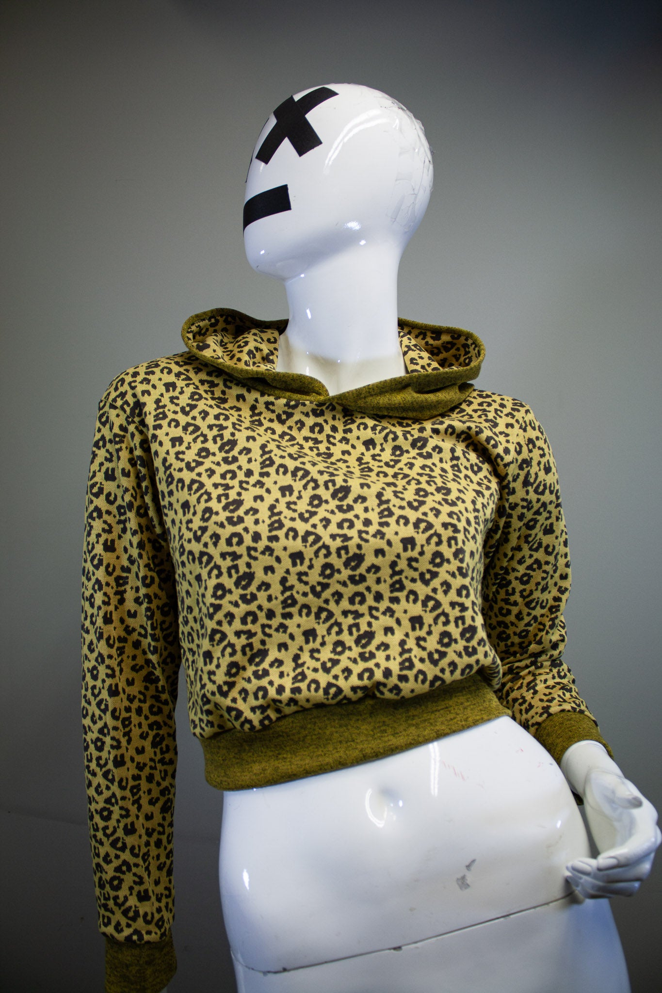 LEOPARD CUSTARD & OLIVE - CROPPED PULLOVER HOODIE