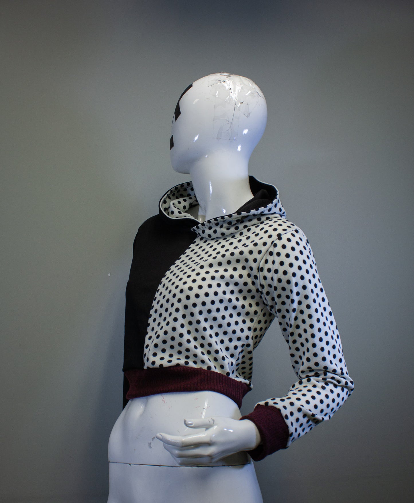 DUALITY DOTS CROPPED PULLOVER HOODIE