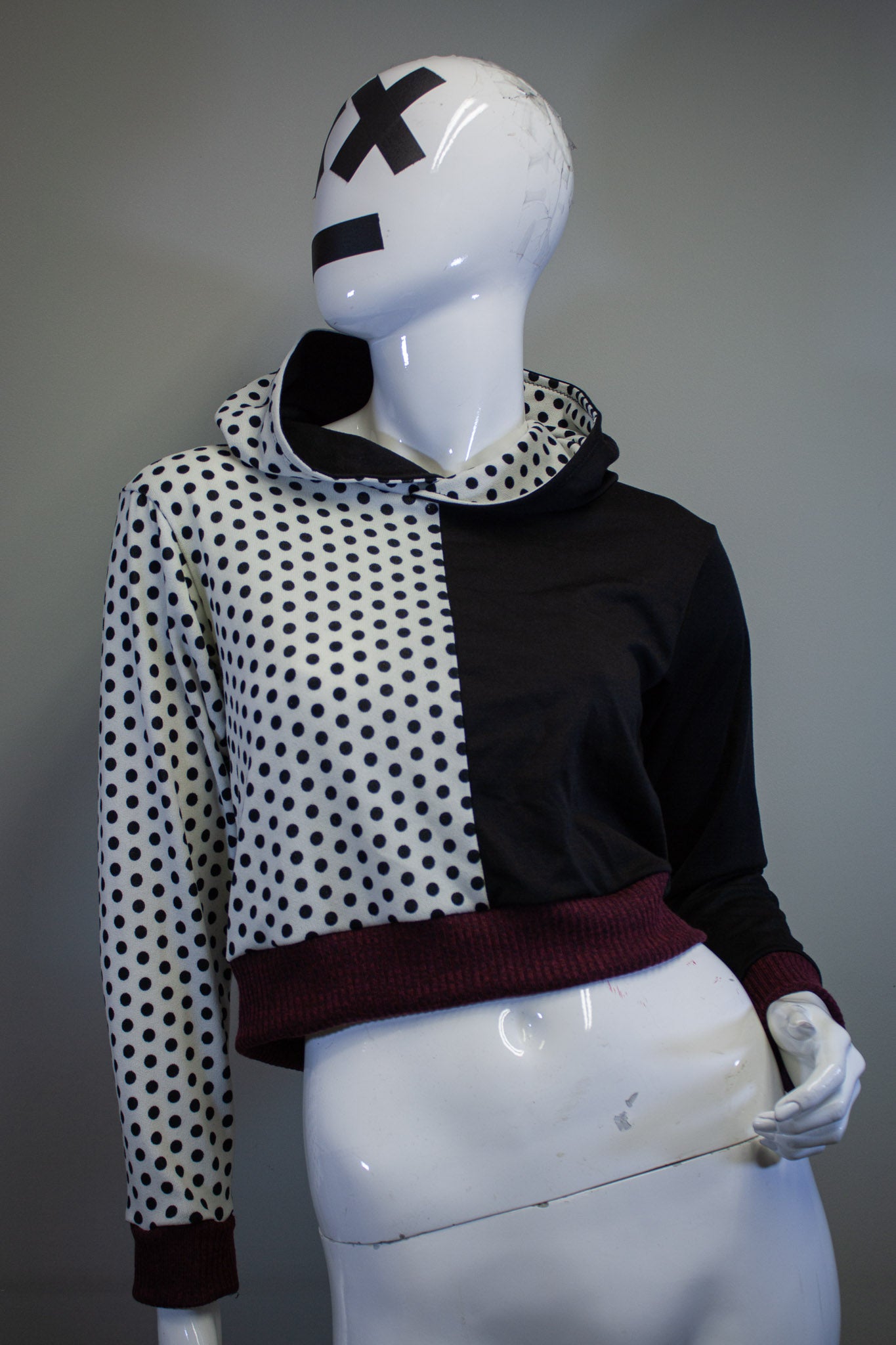 DUALITY DOTS CROPPED PULLOVER HOODIE
