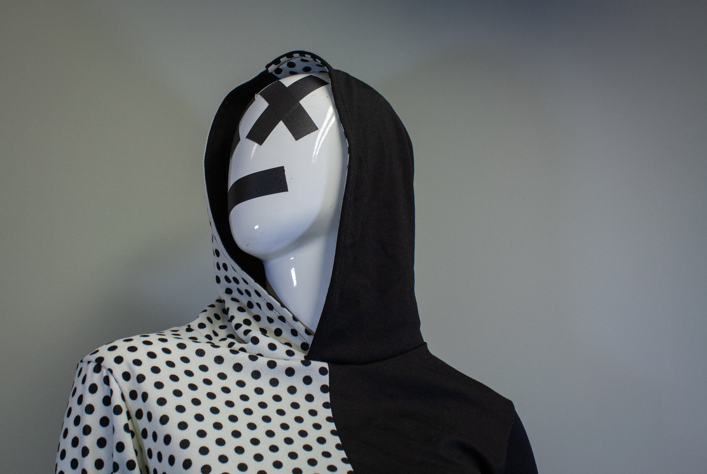 DUALITY DOTS CROPPED PULLOVER HOODIE