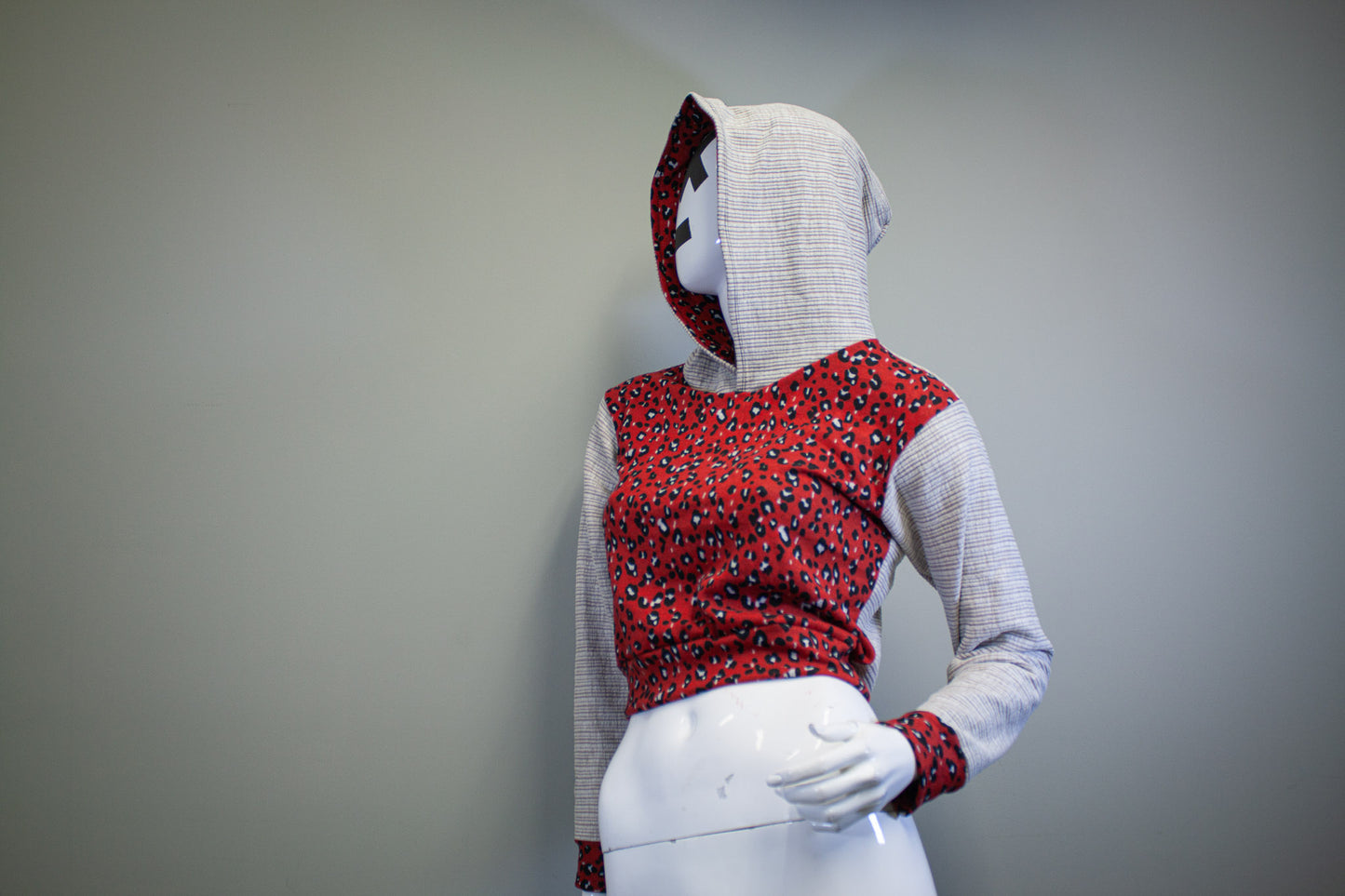 RUBY LEOPARD - CROPPED PULLOVER HOODIE