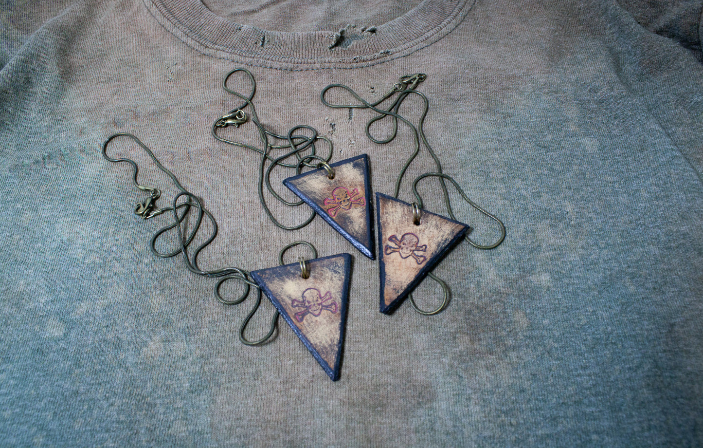 SKULL & CROSSBONES - DYSTOPIAN TRINKET NECKLACE