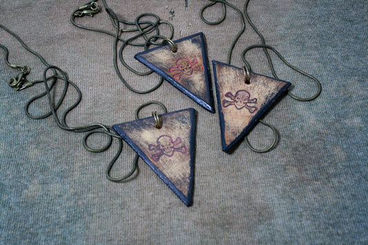 SKULL & CROSSBONES - DYSTOPIAN TRINKET NECKLACE