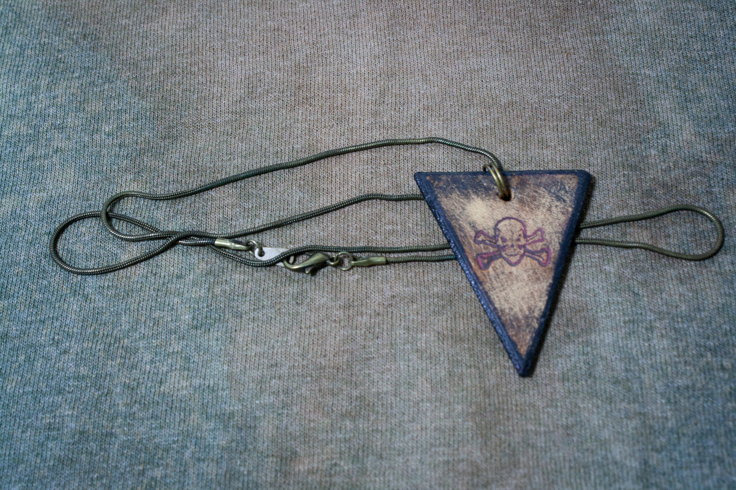 SKULL & CROSSBONES - DYSTOPIAN TRINKET NECKLACE