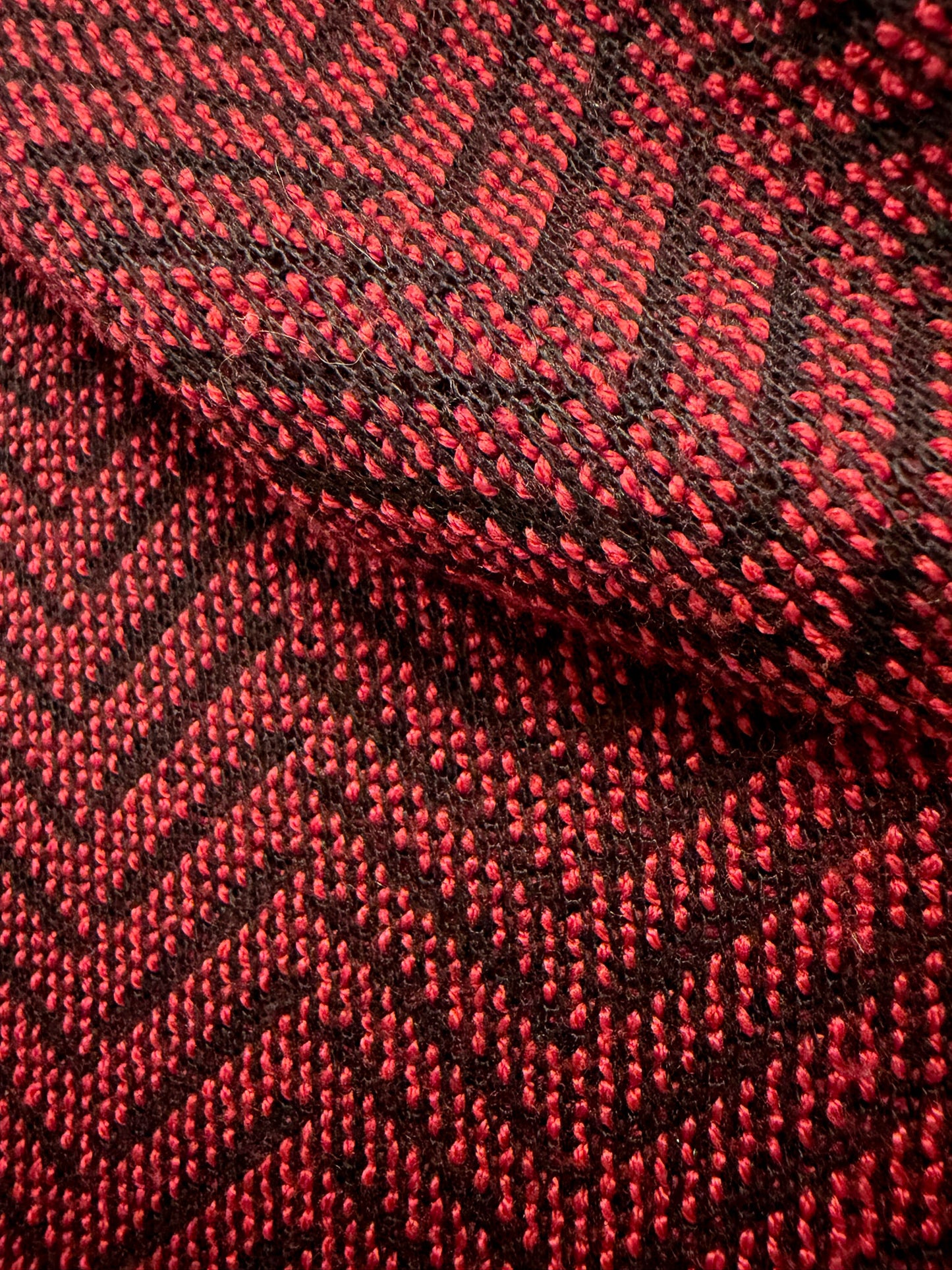 CRIMSON SERRATION - Pullover Hoodie
