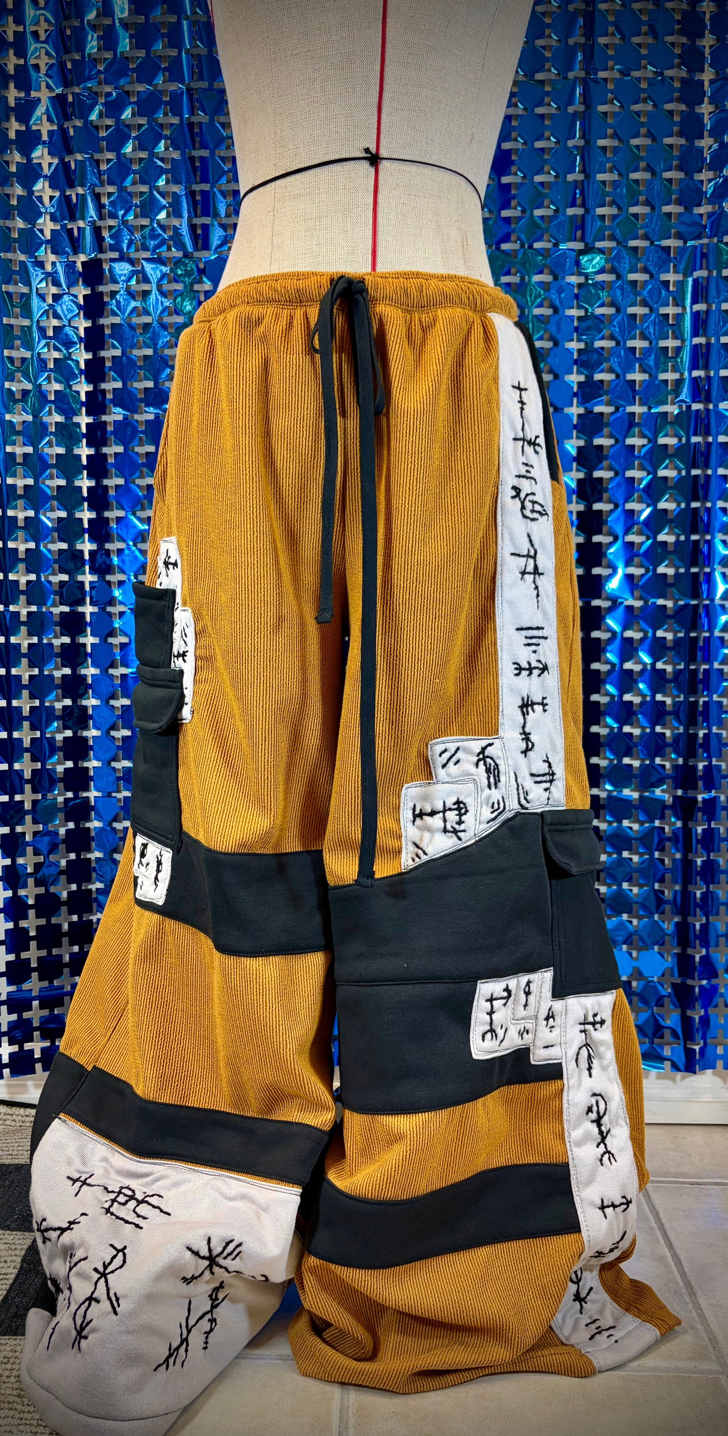 SIGIL RUNNER - Slouchy Pants