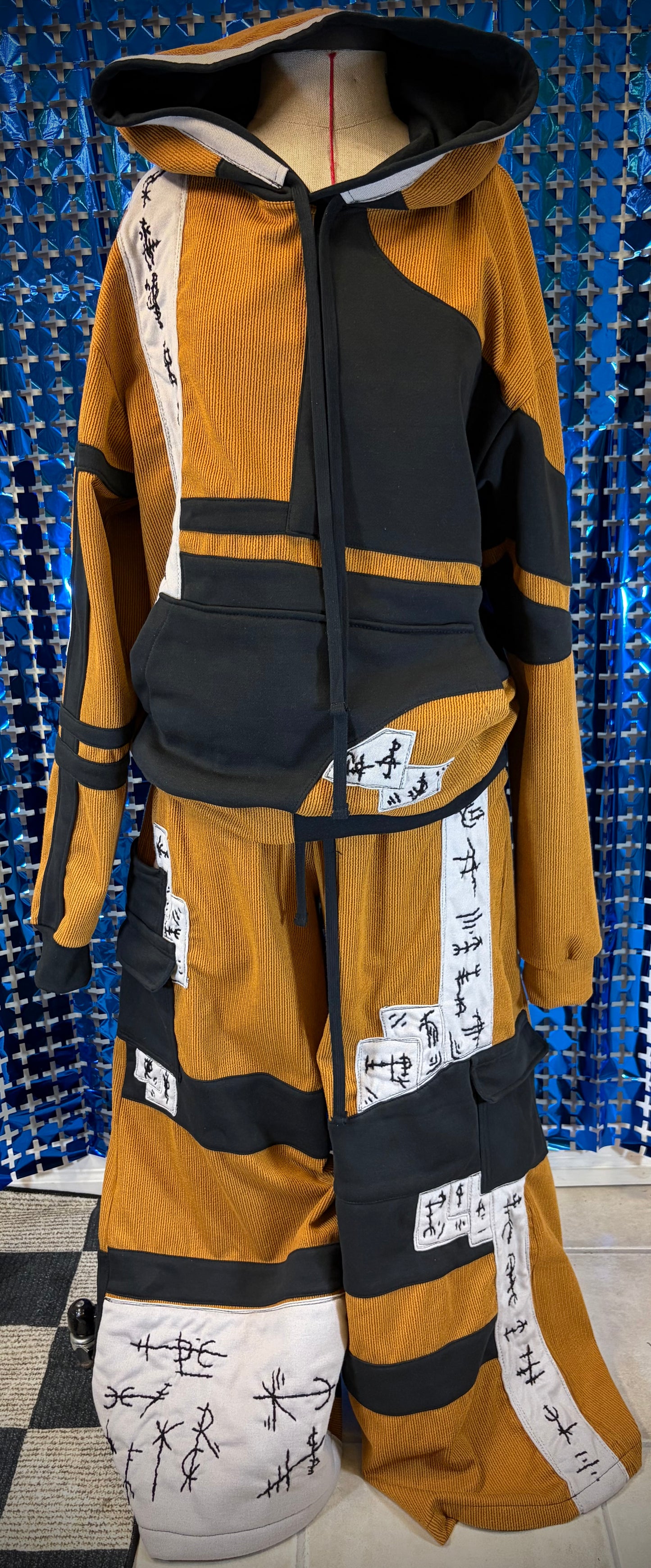 SIGIL RUNNER - OVERSIZED HOODIE