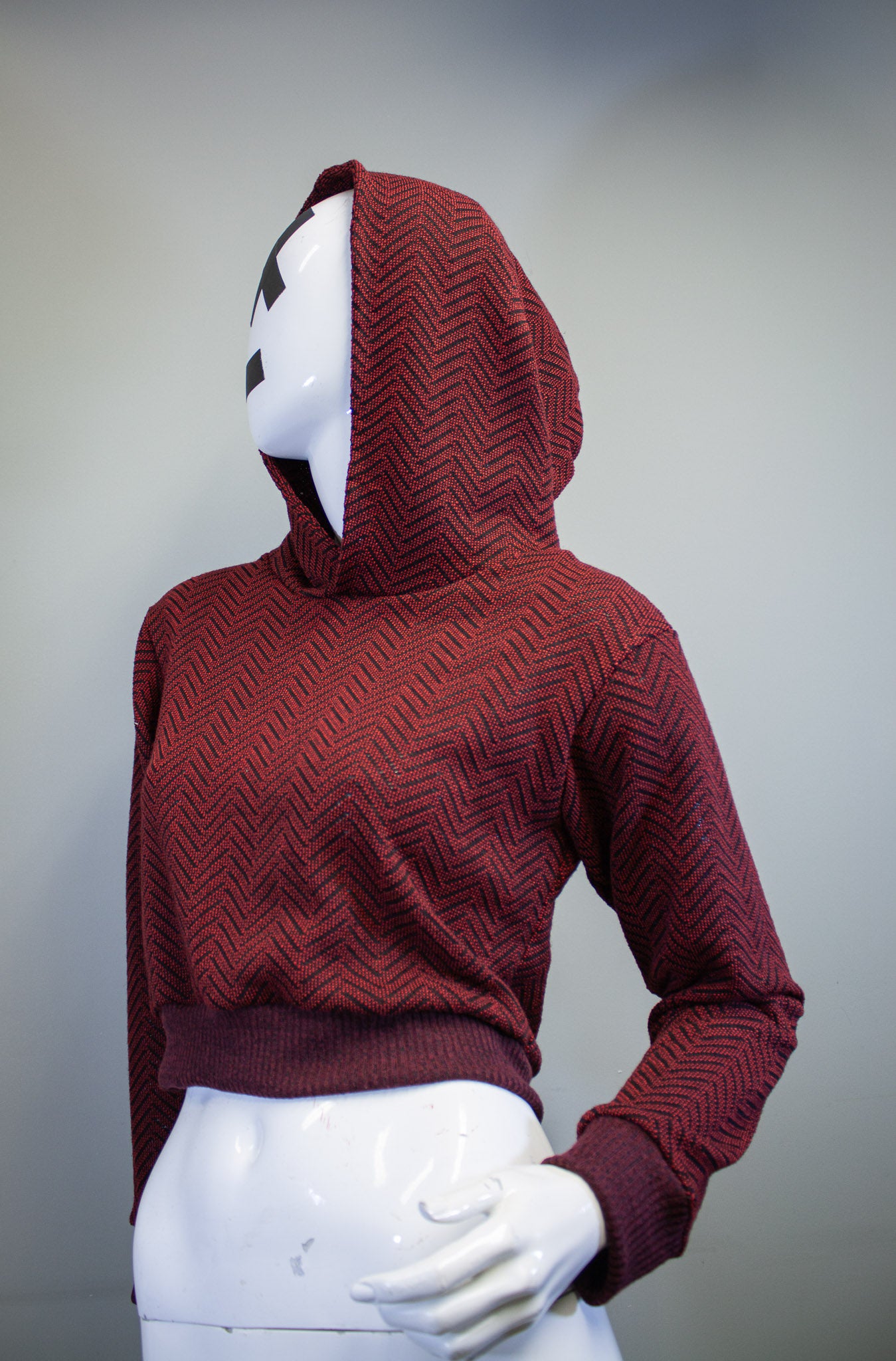 RED CHEVRON - CROPPED PULLOVER HOODIE