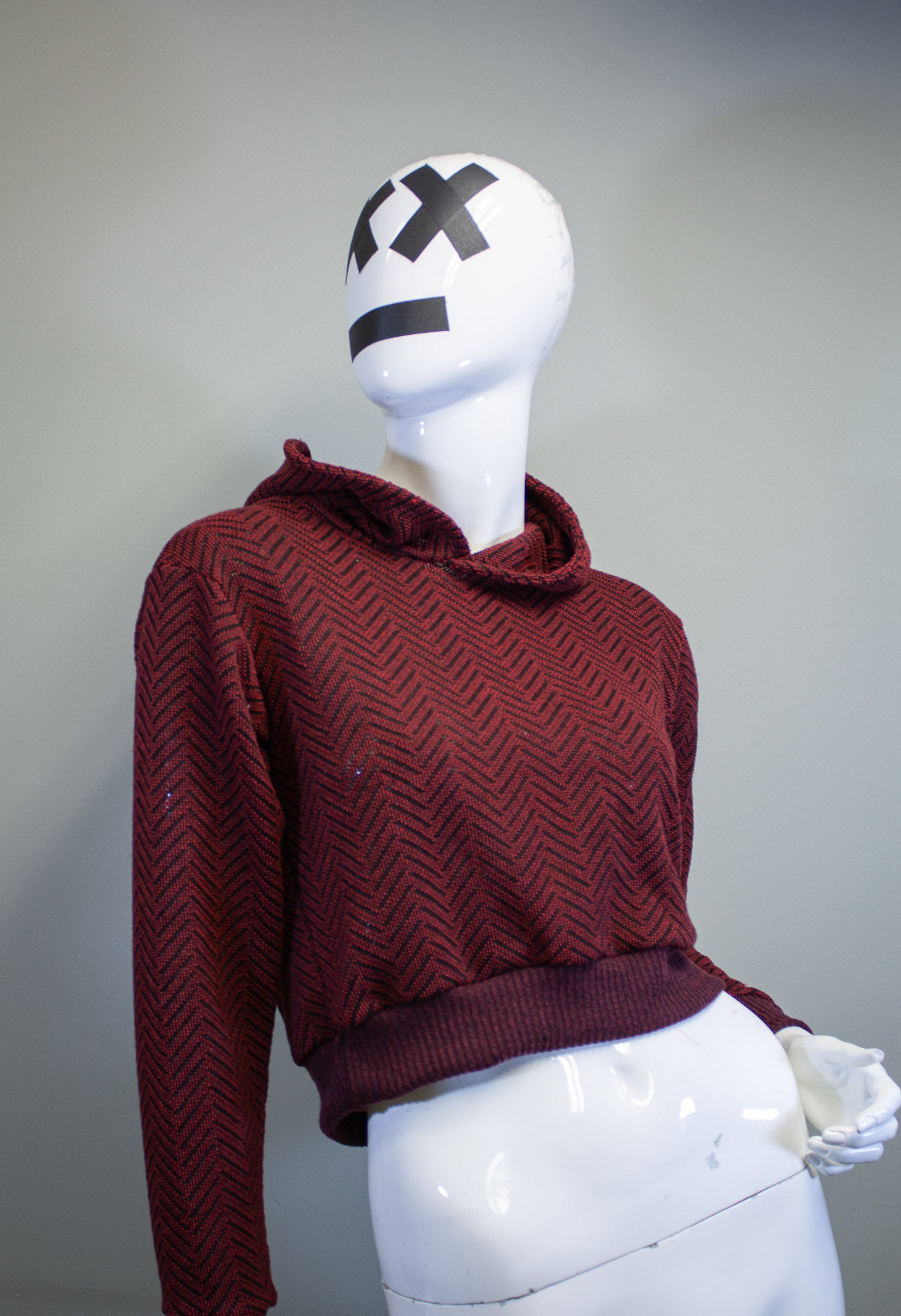 RED CHEVRON - CROPPED PULLOVER HOODIE