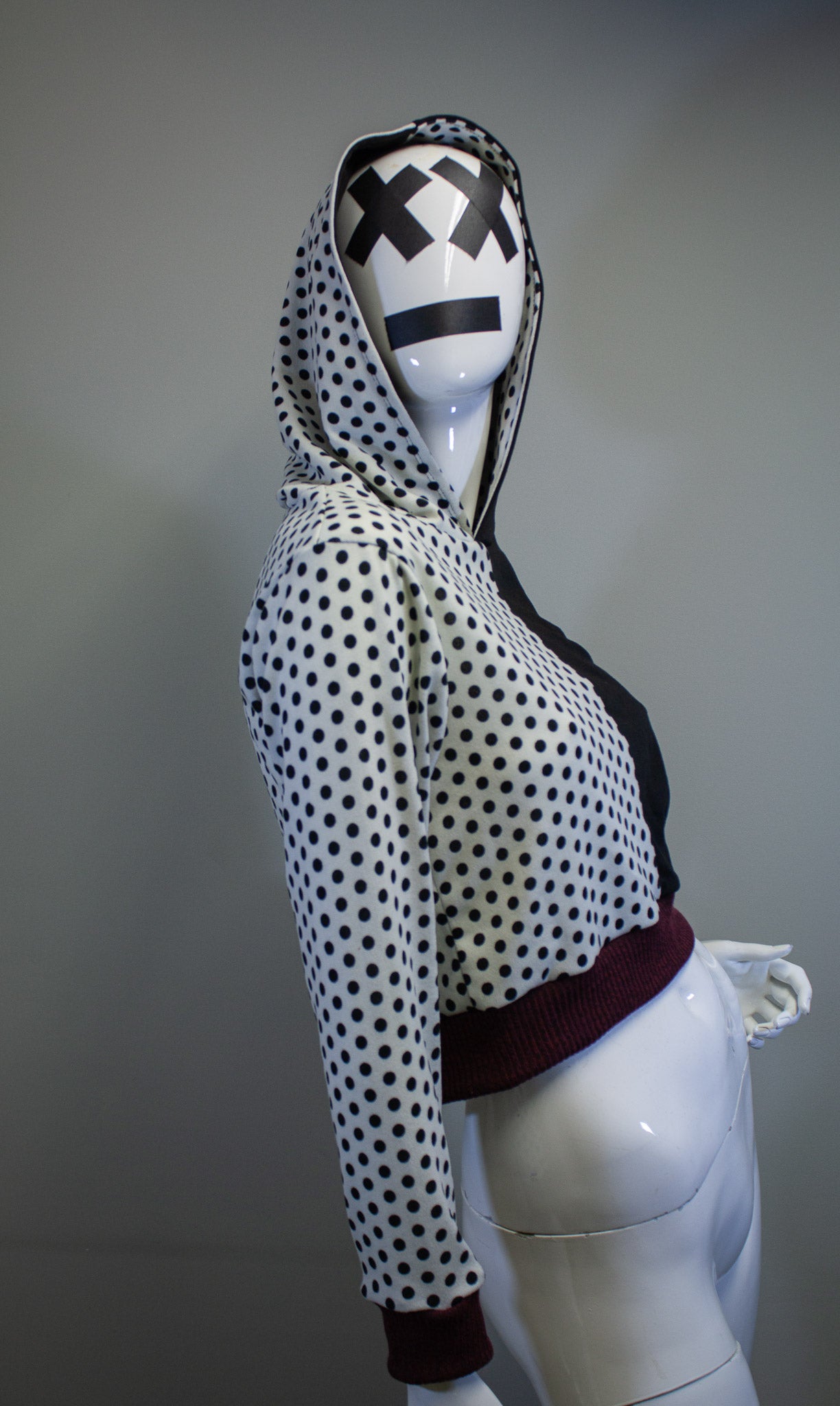 DUALITY DOTS CROPPED PULLOVER HOODIE