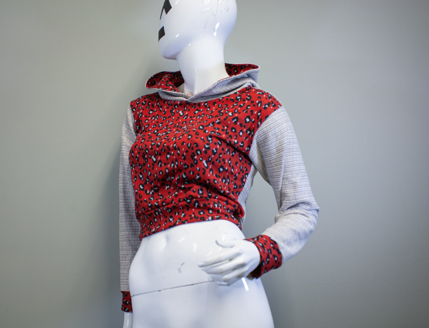 RUBY LEOPARD - CROPPED PULLOVER HOODIE