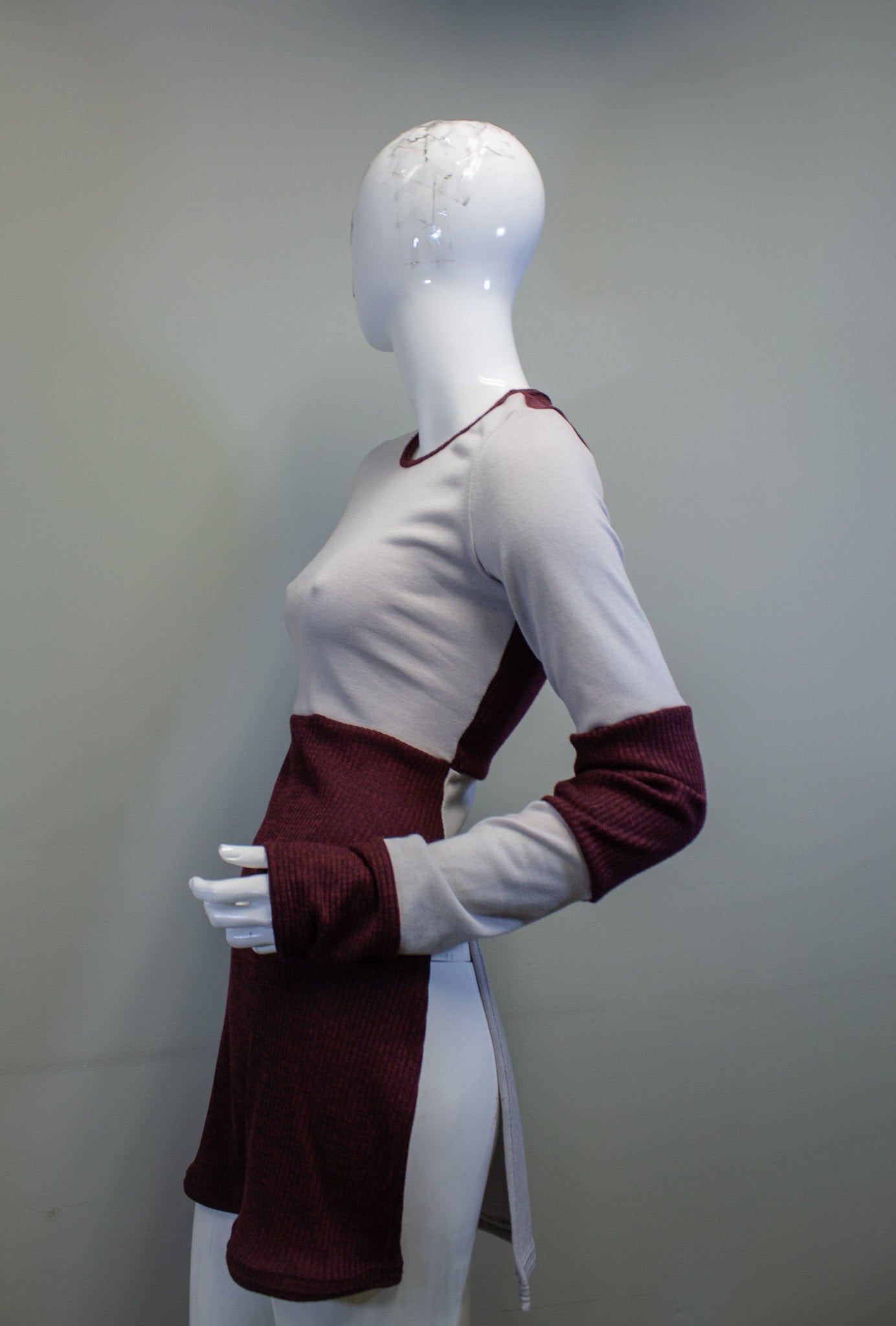 SIDE SLASH SHIRT - GREY AND RED RIB KNIT