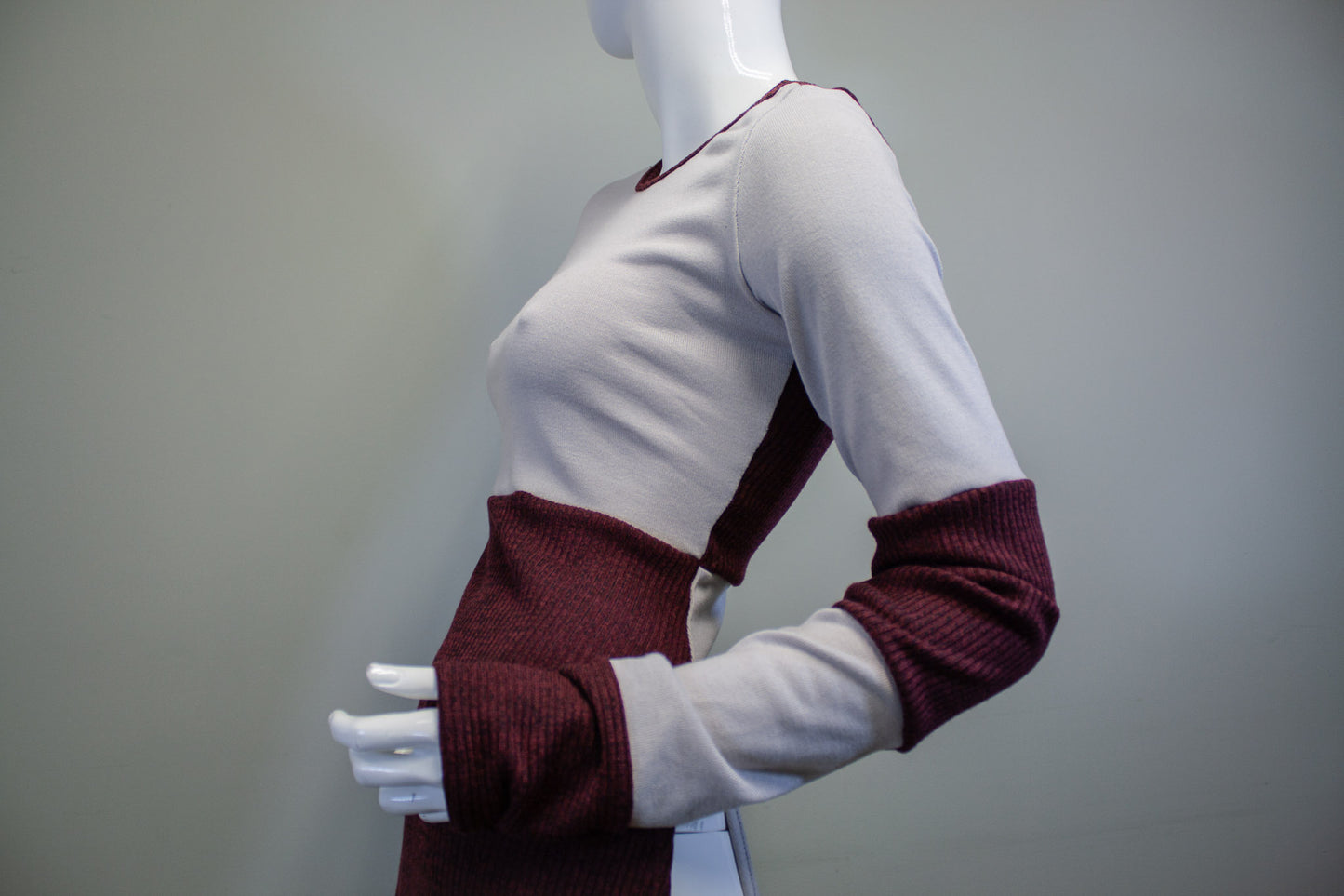 SIDE SLASH SHIRT - GREY AND RED RIB KNIT