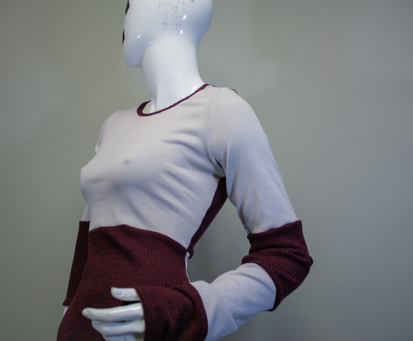 SIDE SLASH SHIRT - GREY AND RED RIB KNIT