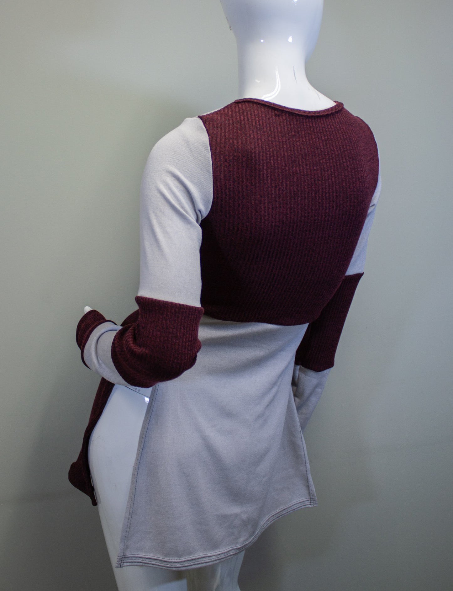 SIDE SLASH SHIRT - GREY AND RED RIB KNIT