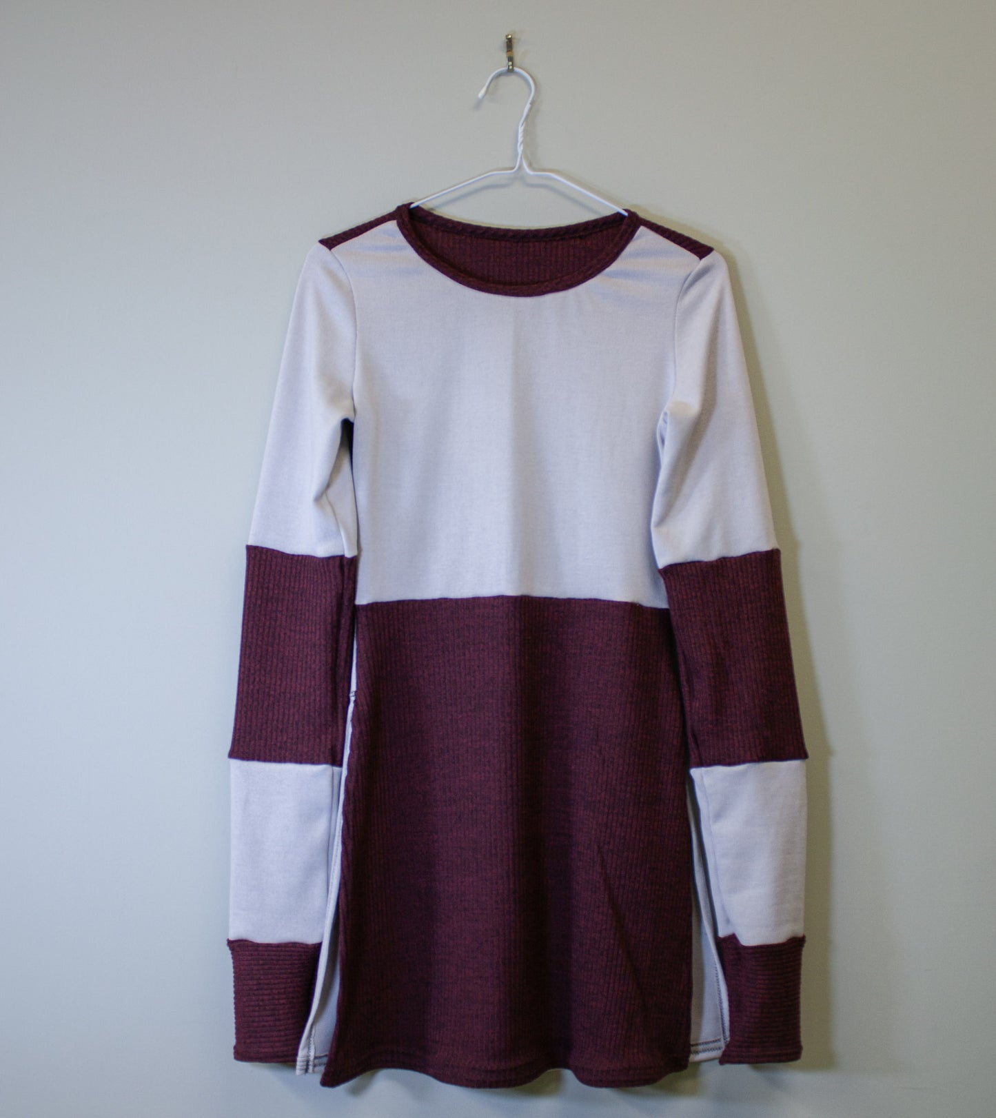 SIDE SLASH SHIRT - GREY AND RED RIB KNIT