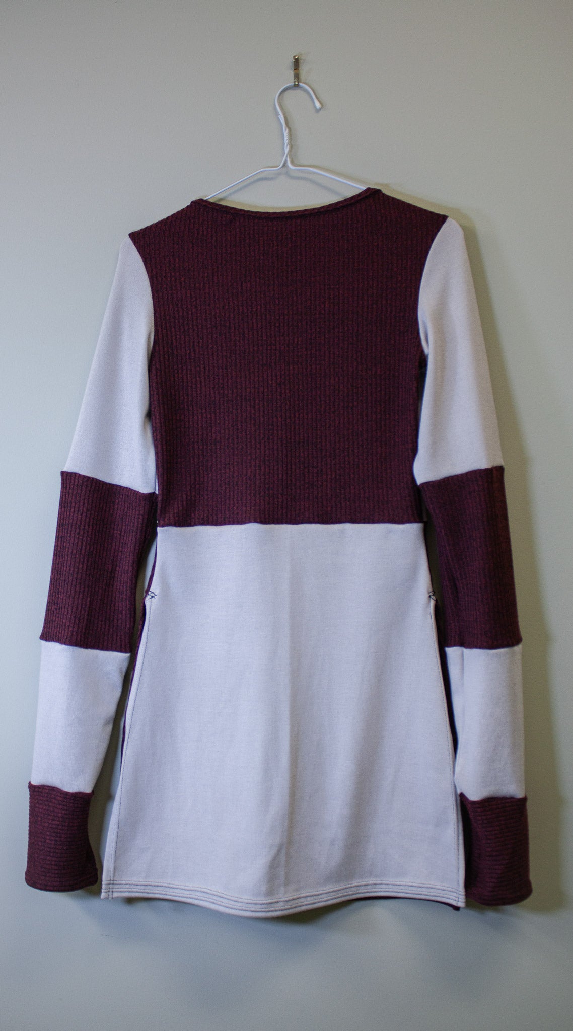 SIDE SLASH SHIRT - GREY AND RED RIB KNIT