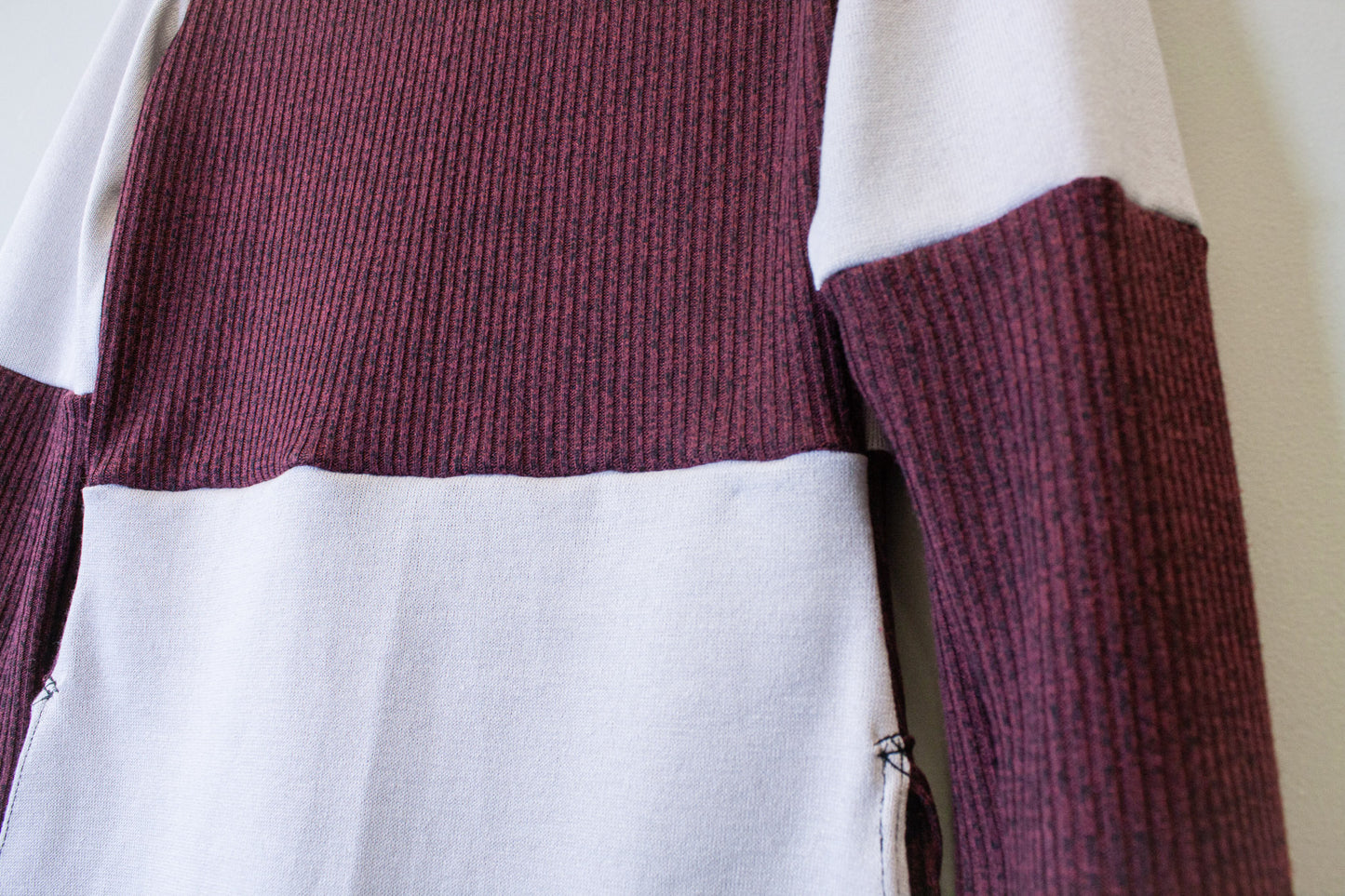 SIDE SLASH SHIRT - GREY AND RED RIB KNIT