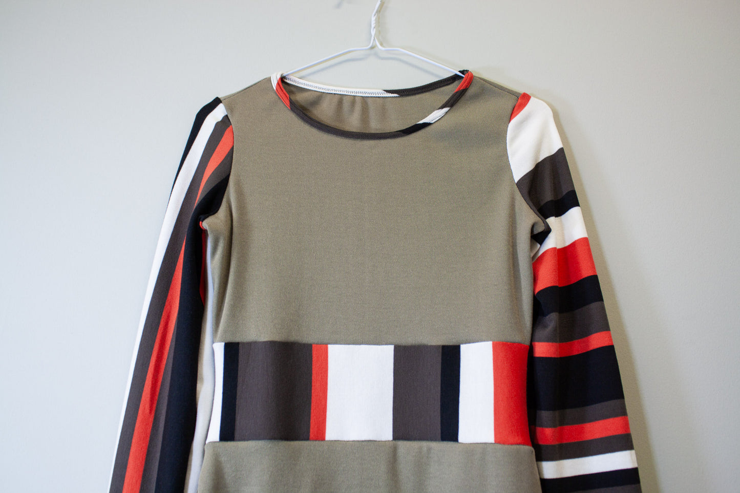 OLIVE + RETRO STRIPE SIDE SLASH SHIRT