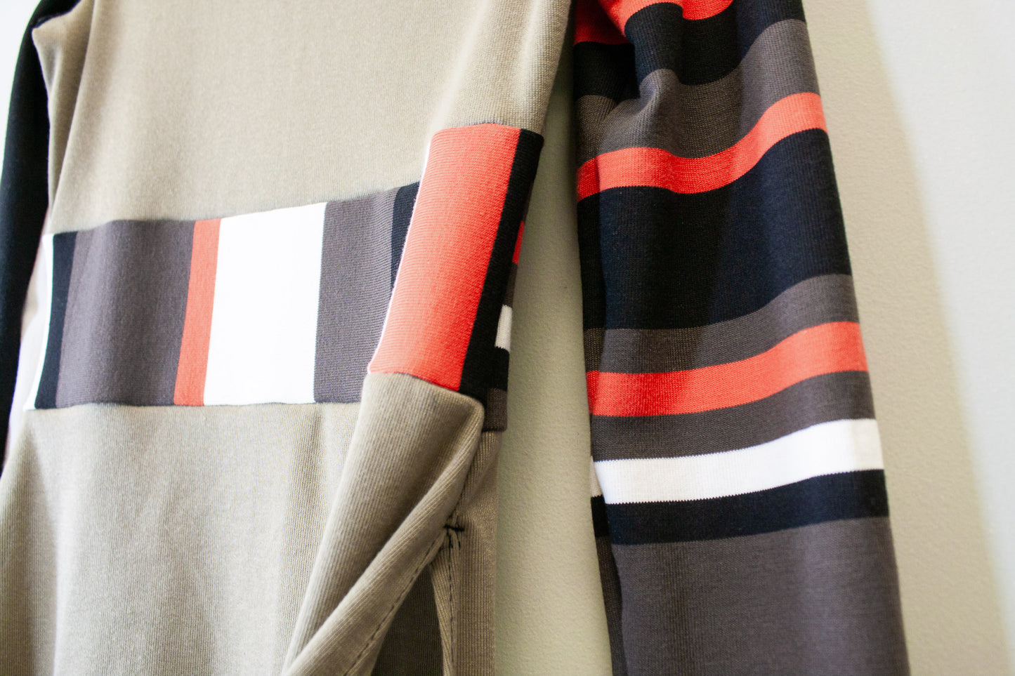 OLIVE + RETRO STRIPE SIDE SLASH SHIRT