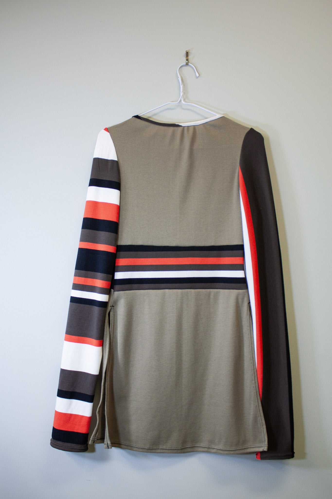 OLIVE + RETRO STRIPE SIDE SLASH SHIRT