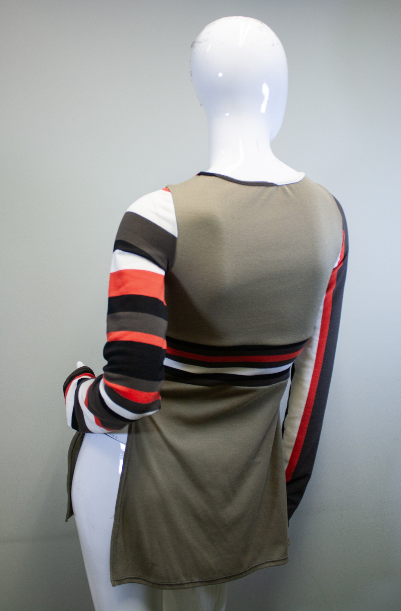 OLIVE + RETRO STRIPE SIDE SLASH SHIRT