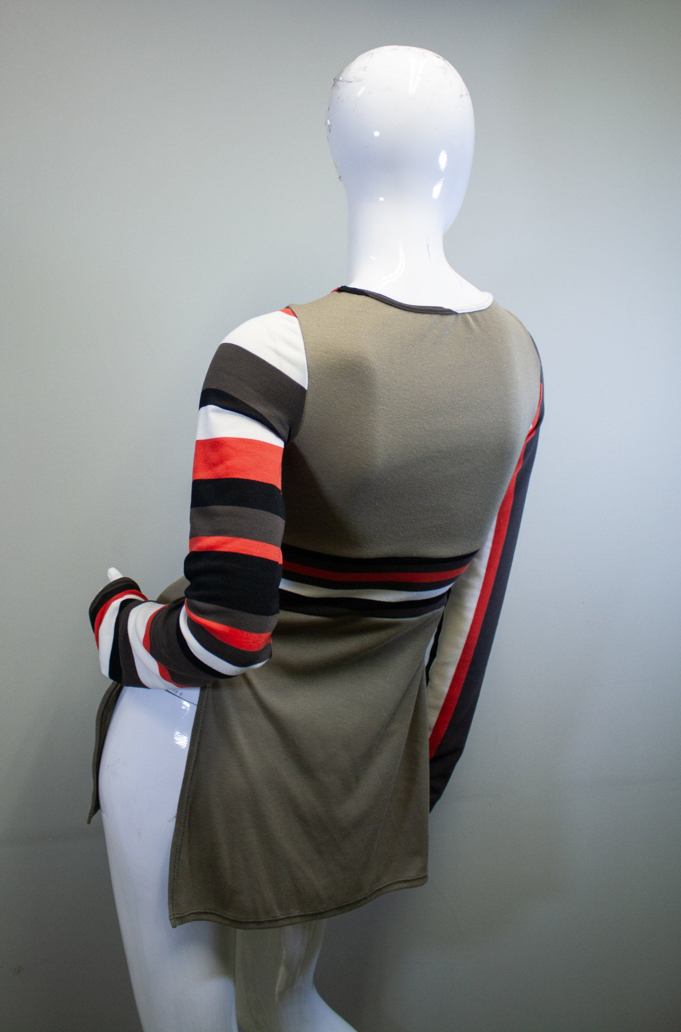 OLIVE + RETRO STRIPE SIDE SLASH SHIRT