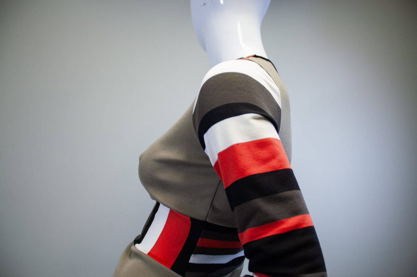 OLIVE + RETRO STRIPE SIDE SLASH SHIRT