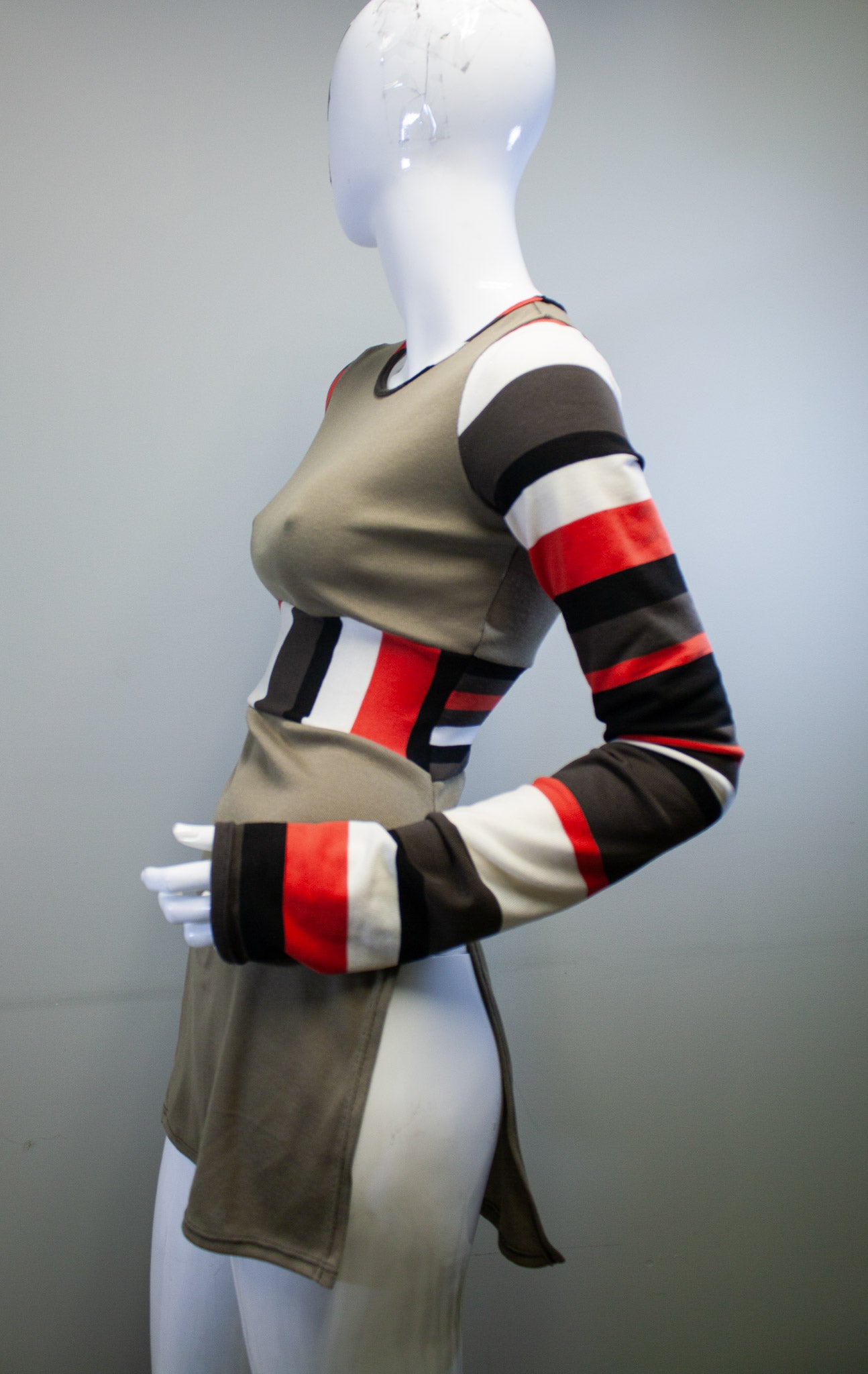 OLIVE + RETRO STRIPE SIDE SLASH SHIRT