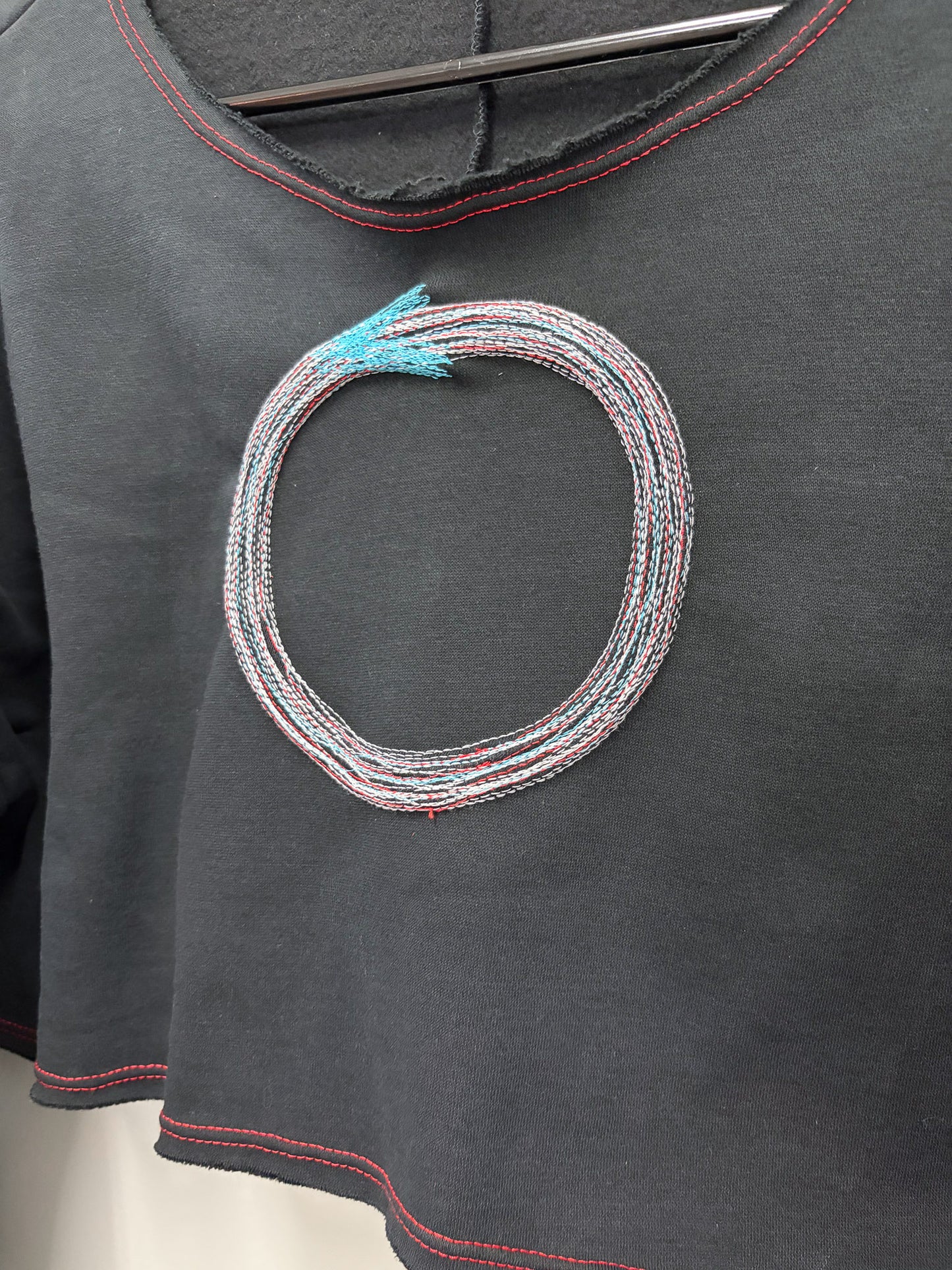 ABSTRACT OUROBOROS - Cropped Sweater