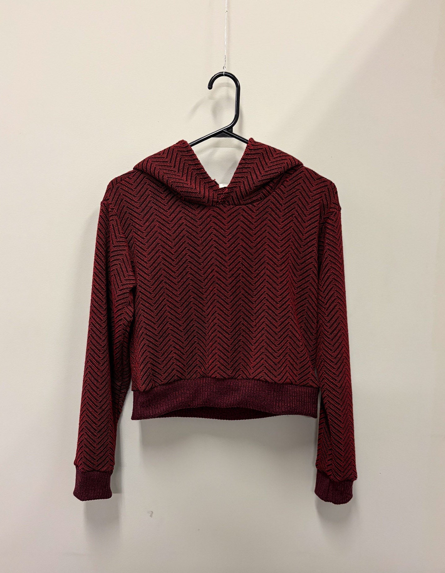 CRIMSON SERRATION - Pullover Hoodie