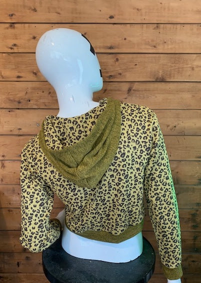 LEOPARD CUSTARD & OLIVE - CROPPED PULLOVER HOODIE