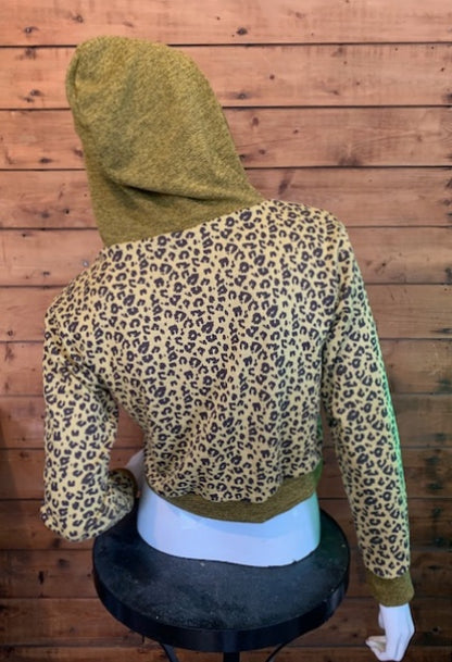 LEOPARD CUSTARD & OLIVE - CROPPED PULLOVER HOODIE