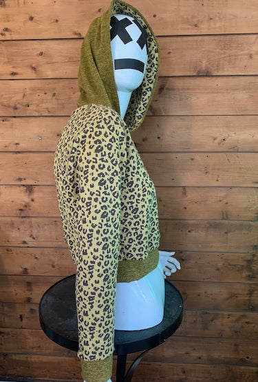 LEOPARD CUSTARD & OLIVE - CROPPED PULLOVER HOODIE
