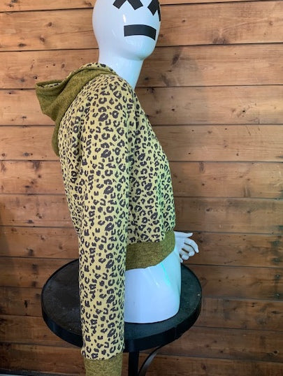 LEOPARD CUSTARD & OLIVE - CROPPED PULLOVER HOODIE