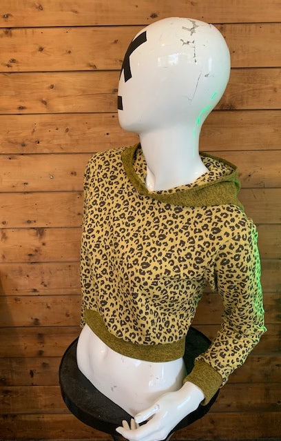 LEOPARD CUSTARD & OLIVE - CROPPED PULLOVER HOODIE