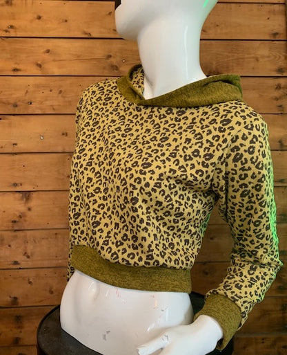 LEOPARD CUSTARD & OLIVE - CROPPED PULLOVER HOODIE